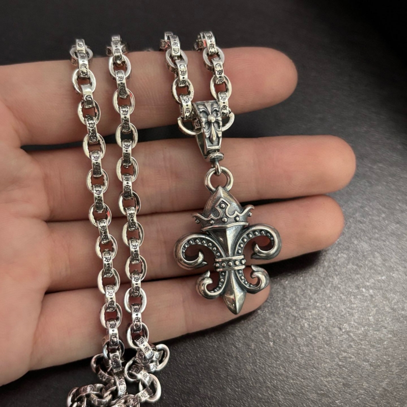 Ch*0me He**ts necklaces